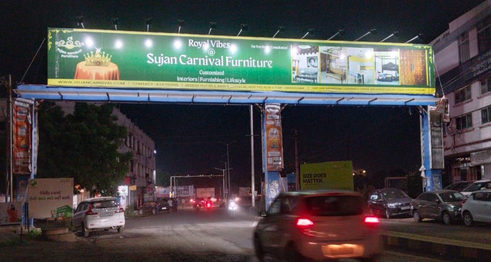 Near Soni Samajwadi 3-4